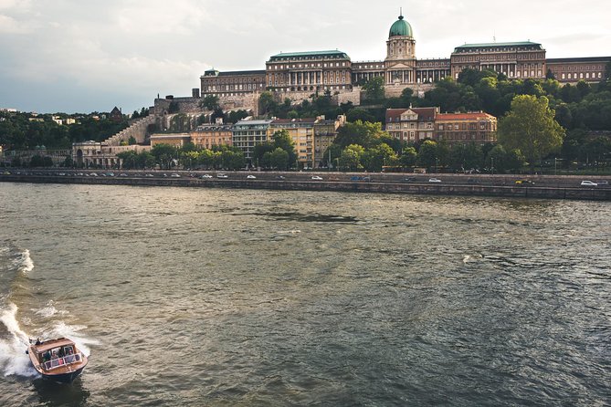 Luxurious, private day cruise with a waterlimousine to Szentendre - The three-hour route to Szentendre