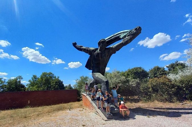 Minivan to Communist Statues and Memento Park with Live Guide - Timing, weather, and comfort