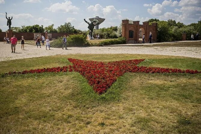 Minivan to Communist Statues and Memento Park with Live Guide - The minivan ride from Batthyány tér