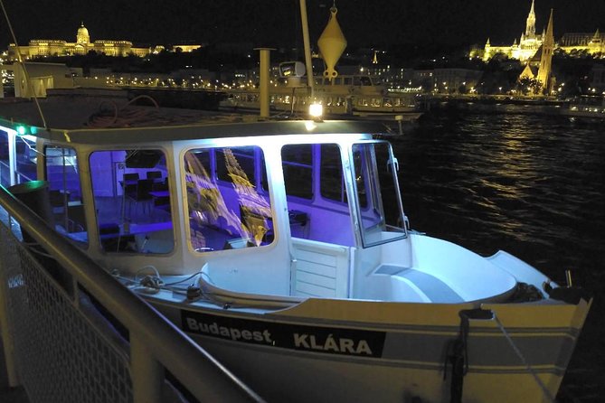 One hour Hen or Stag private party boat Budapest with unlimited beer and wine - Getting settled on the two-deck boat