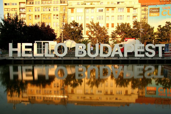 Orientation walk in Budapest - Walking down Andrassy Avenue to the Opera House
