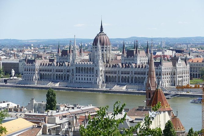 Private 4-hour Walking Tour of Budapest with official tour guide - The pace, group size, and practical tradeoffs