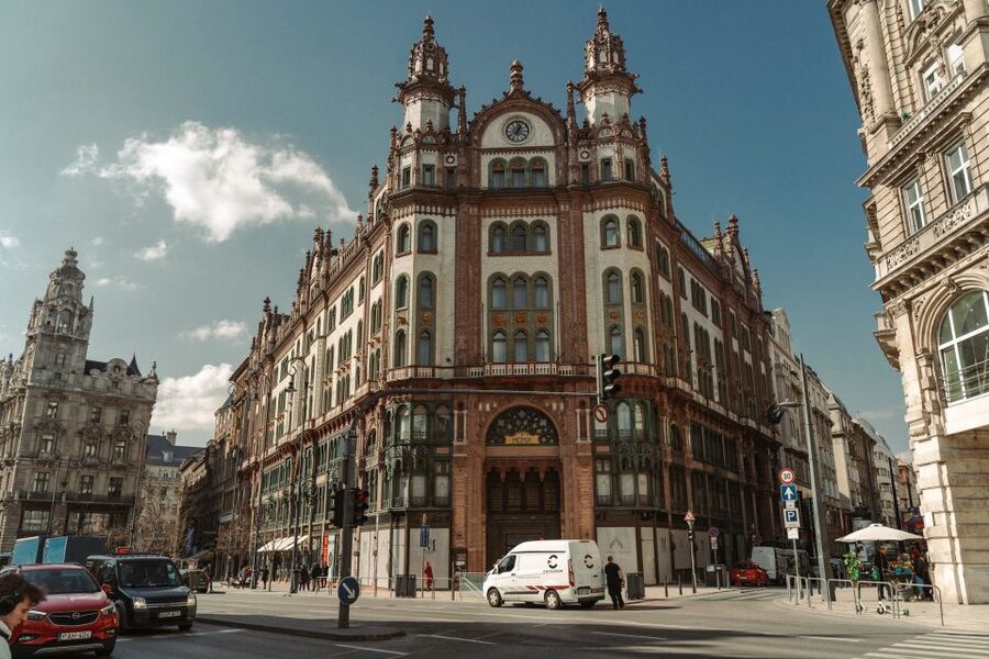 Private Art Nouveau Budapest Tour - Why Art Nouveau works so well in Budapest