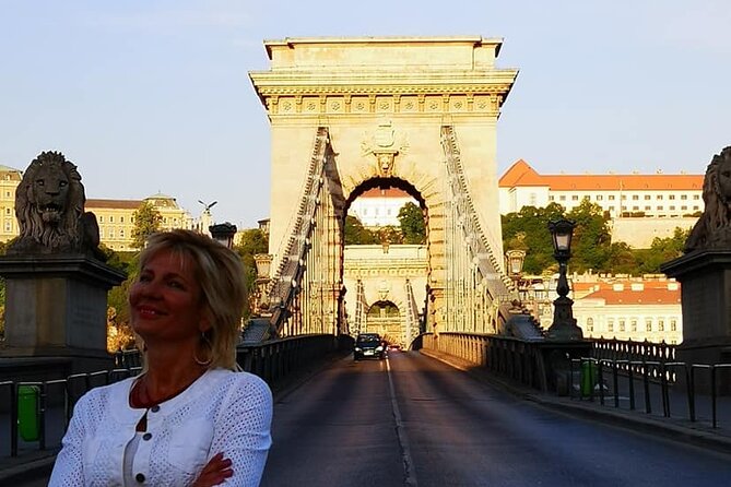 Private Buda Castle walking tour & Danube river cruise with Margaret Island stop - Small castle district stops with useful context