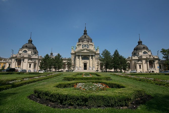 Private Budapest Bike Tour with Cafe Stop - Coffee, pastry, and a useful pause
