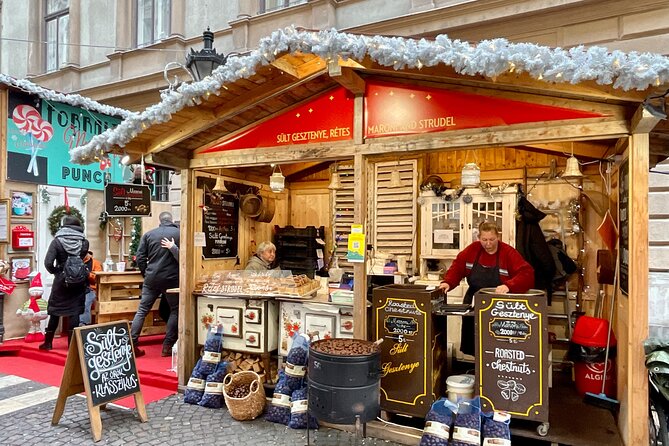 Private Budapest Christmas Market Tour with Chimney Cake & Mulled Wine - What the guide adds beyond the schedule