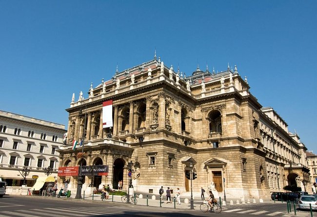 Private Budapest City tour with Classic Russian Jeep or G-Wagon! - Key things to know before booking