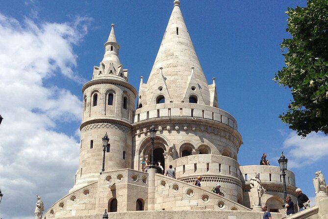 Private Budapest Sightseeing Tour: Royal Castle, Heroes Square, Chain Bridge - Crossing the Chain Bridge into Buda
