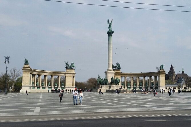 Private car or minivan transfer from Budapest to Prague or back - Optional stops and the extra-cost question