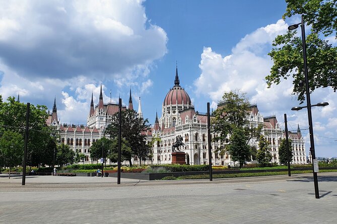 Private city tour by van - The National Museum puts Hungary’s story in context