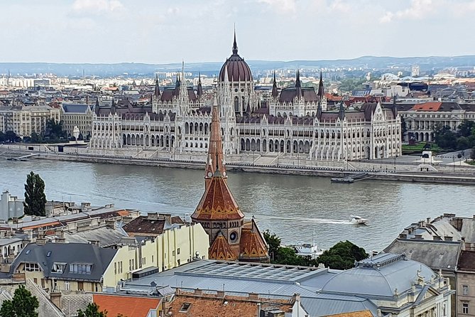 Private city tour by van - The Great Synagogue brings Budapest’s Jewish quarter into view