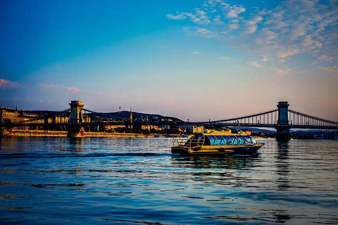 Private Danube Sightseeing Cruise in Budapest - Parliament after dark