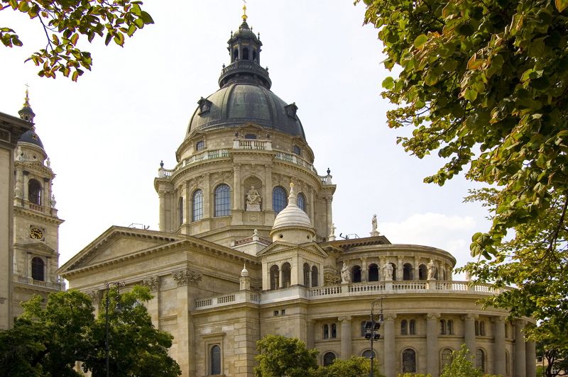 Private Day Trip to Budapest from Vienna - Crossing the Chain Bridge into Pest