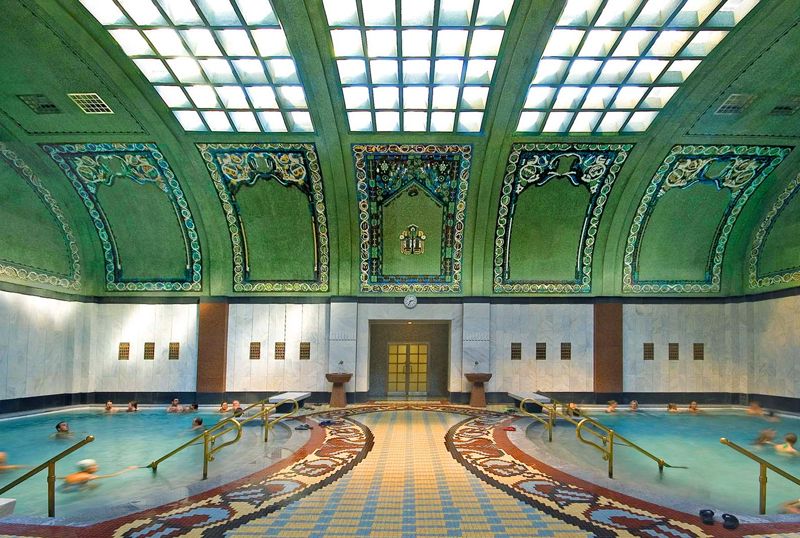 Private Day Trip to Budapest from Vienna - Lunch, shopping, or a Budapest thermal bath