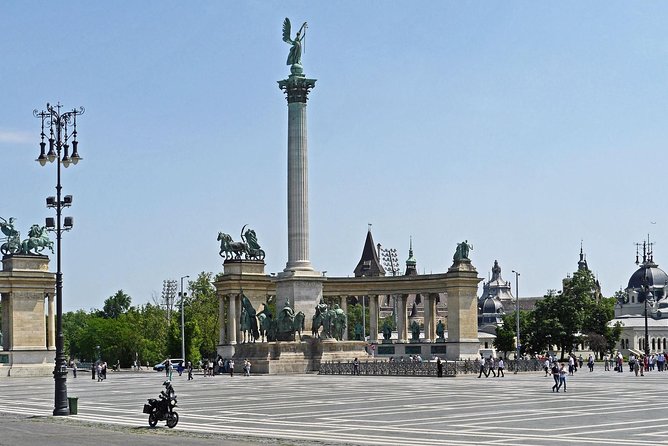 Private Downtown Pest Walking Tour - The Ronald Reagan statue and the Iron Curtain