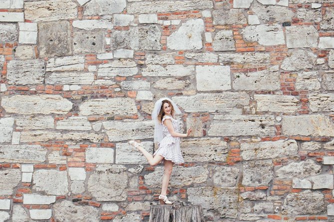 Private Photo Session with a Local Photographer in Budapest - Why Anita’s honeymoon session matters