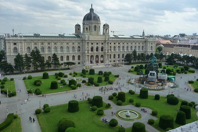 Private Scenic Transfer from Budapest to Vienna with 4h of Sightseeing - Gyor: a compact Hungarian pause