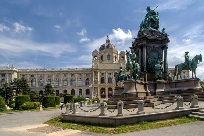 Private Scenic Transfer from Budapest to Vienna with 4h of Sightseeing - Parndorf Outlet for a shopping stop