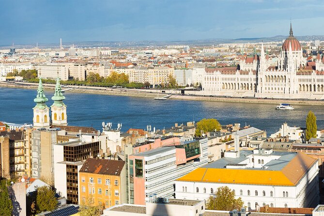 Private Shopping Tour in Budapest, 6 hours with hotel pickup - Three hours around Deák Ferenc Square and District V