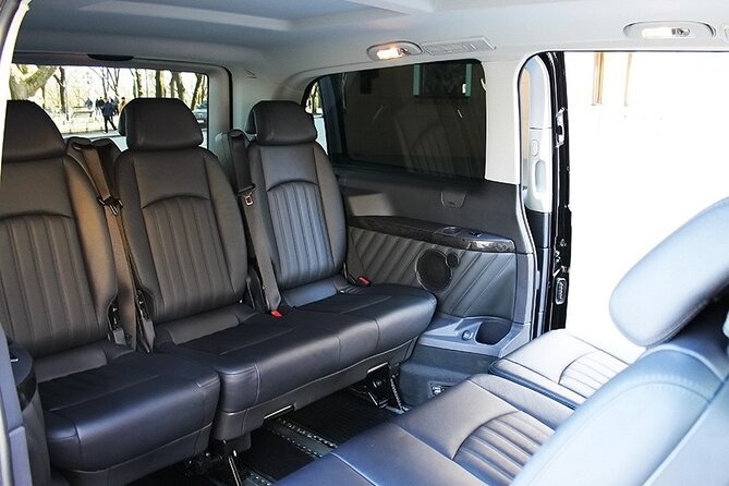 Private Transfer Budapest Airport BUD to Budapest by Car or Van - Finding the chauffeur after baggage collection