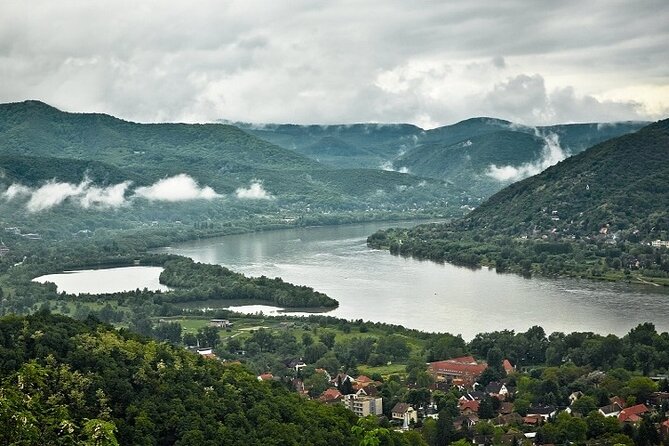 Scenic Danube River bend hills & the Art Town: Private Car Tour - The guides are the heart of the experience