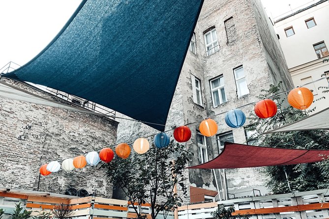 Secret Ruin Bar Crawl in Budapest with a Local - The optional food stop