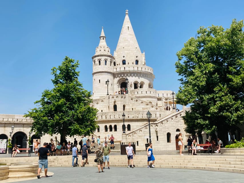 Short Budapest Sightseeing - with Pubquiz! (beer included!) - St. Stephen’s Basilica and the Inner City route