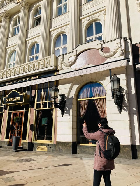 Short Budapest Sightseeing - with Pubquiz! (beer included!) - Starting at Erzsébet Square and the Danubius Fountain