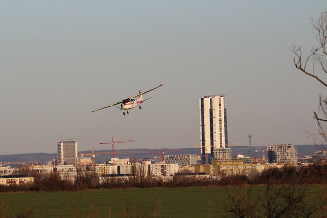 Sightseeing flight over Budapest - What the one-hour Danube stop includes