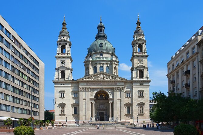 Skip-the-line St. Stephen Basilica Budapest Old Town Tour - Meeting at Madal Cafe without confusion