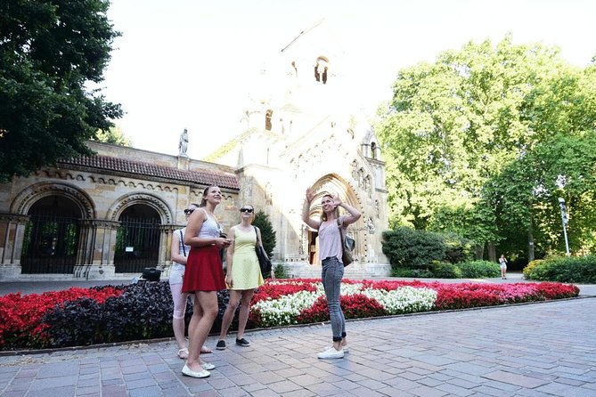 The beginner's guide to Budapest - Budapest Sightseeing Tour - A coffee and cake pause with a local guide