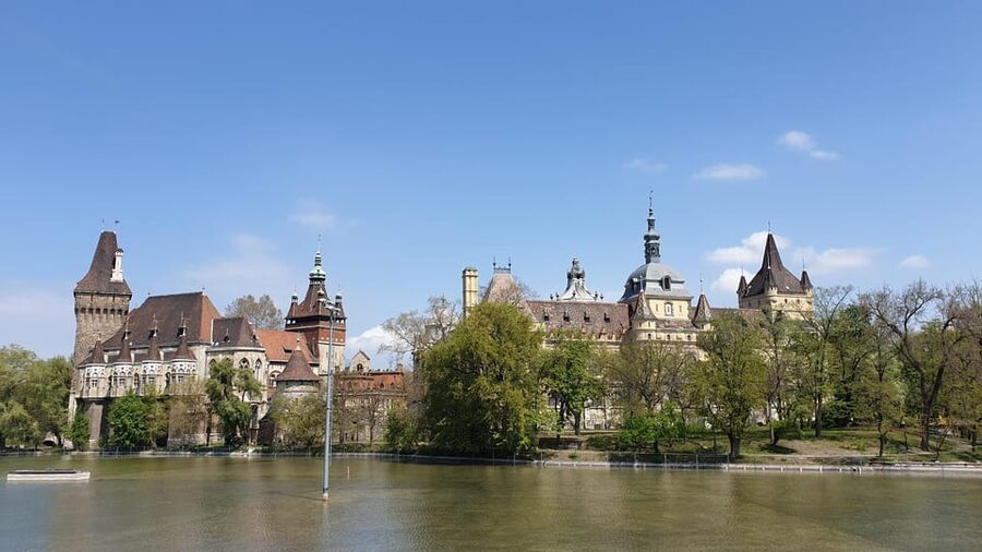 The Ultimate Private Kickstart Tour of Budapest - Tibi’s personal touch and the value of a private guide