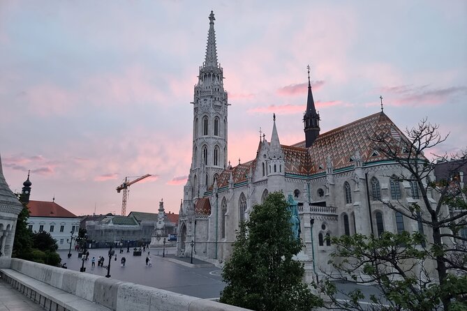 True Crime Walking Tour in the Buda Castle district - The route, pace, and group size
