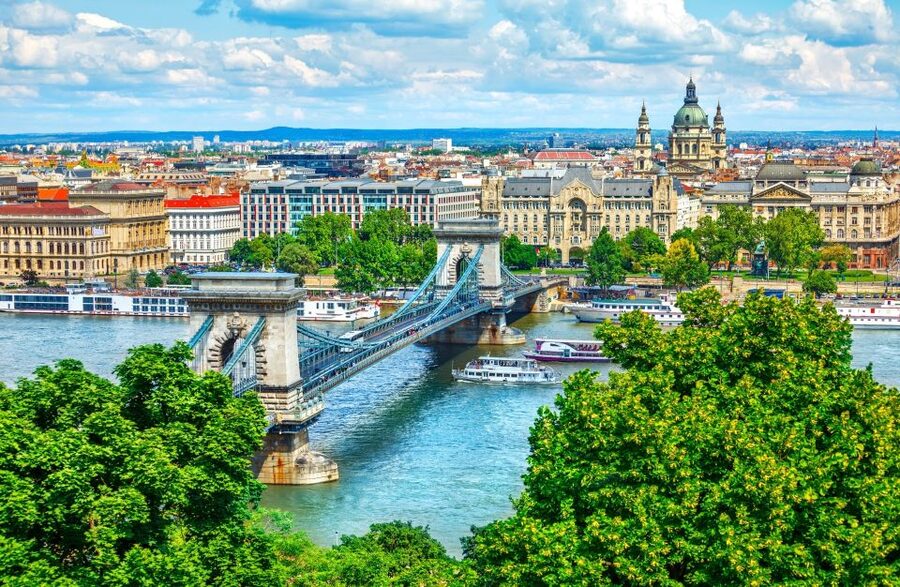 Vienna: Budapest Day Trip - Leaving Vienna by air-conditioned vehicle
