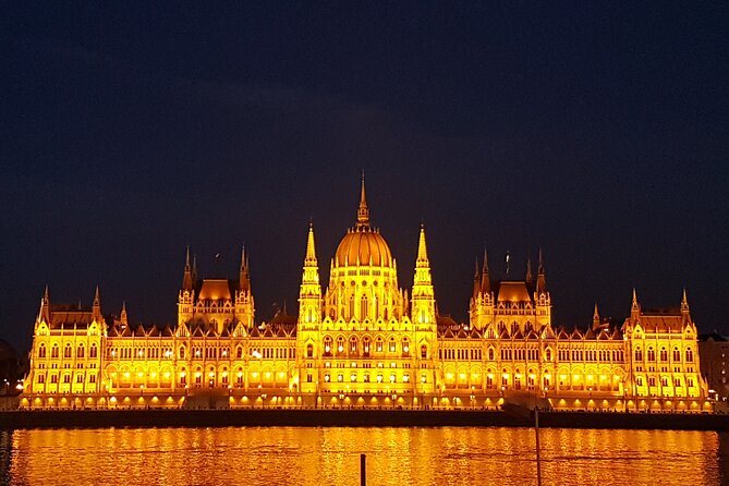 Welcome to Budapest Evening Walk - Fővám tér and the Grand Central Market
