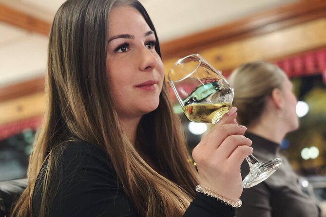 Wine & Food Tasting Cruise on the Danube - Who should book this evening cruise?